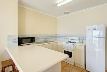 Lennox Head Beachfront Apartments - Bed n Breakfasts 6