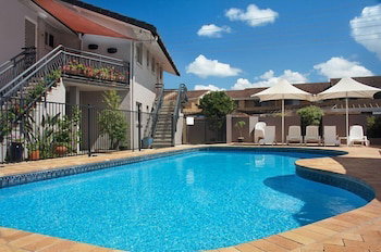 Lennox Head Beachfront Apartments - Bed n Breakfasts 4