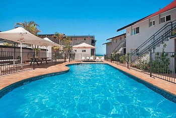 Lennox Head Beachfront Apartments - Bed n Breakfasts 1