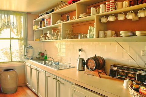 Two Story Bed & Breakfast - Australia Shopping 3