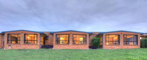 Jacaranda Motor Lodge - Local Tourism 1