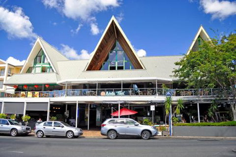 Airlie Waterfront Accommodation - Local Tourism 0