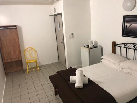 Airlie Waterfront Accommodation - Local Tourism 2