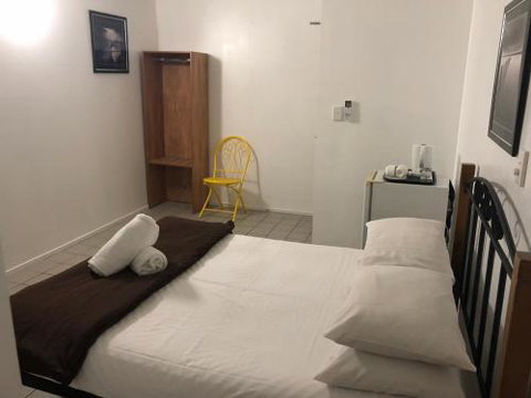 Airlie Waterfront Accommodation - Local Tourism 4