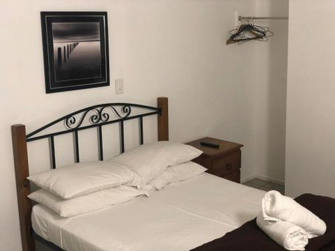 Airlie Waterfront Accommodation - Local Tourism 3