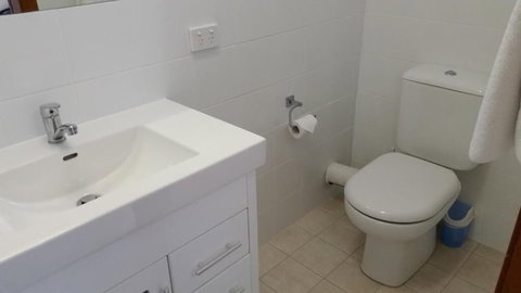 River Street Motel - Bed n Breakfasts 4