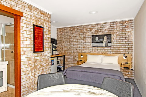 River Street Motel - Bed n Breakfasts 3