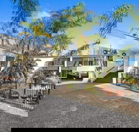 Palm Court Motor Inn - Australia Shopping