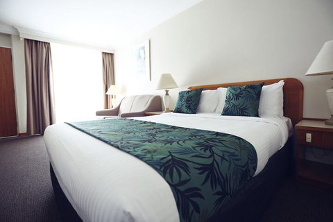 Cascades Motor Inn - Accommodation Australia 6
