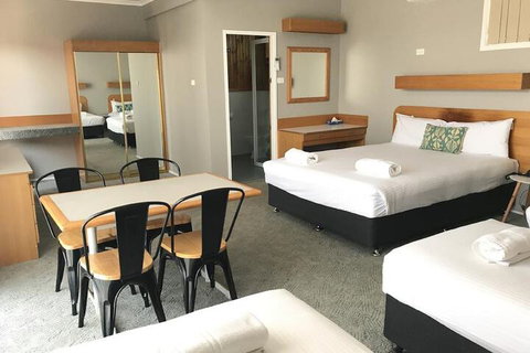 Cascades Motor Inn - Accommodation Australia 4