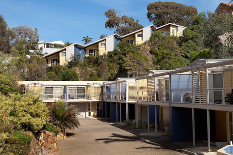 Tathra Beach House Apartments - Bed n Breakfasts 3