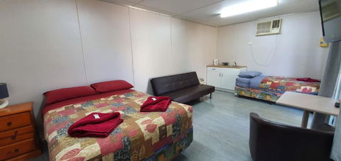 Pinjarra Caravan Park & Cabins - Accommodation Australia 6