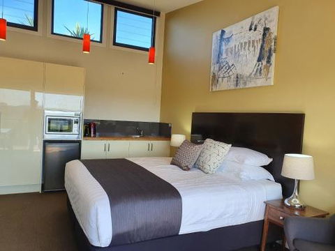 Sanctuary Hill Retreat - Accommodation Australia 0
