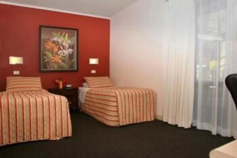 Whale Motor Inn And Restaurant - Australia Shopping 6