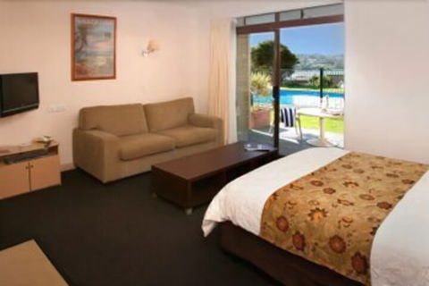 Whale Motor Inn And Restaurant - Australia Shopping 4