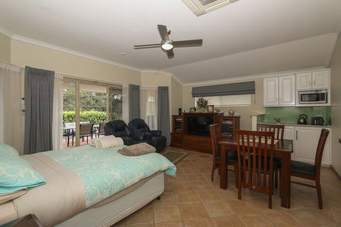 The Good Life B & B - Accommodation Australia 4
