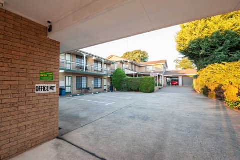 Jacaranda Place Motor Inn - Local Tourism 1