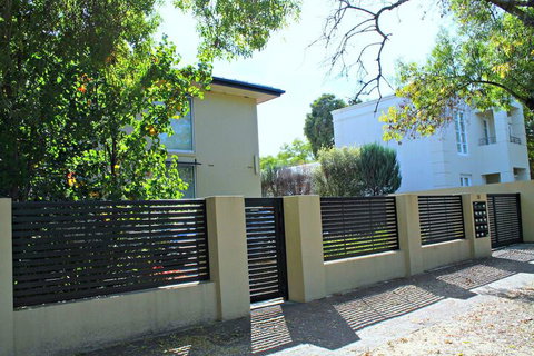 Adelaide DressCircle Apartments Childers Street - Australia Shopping 5