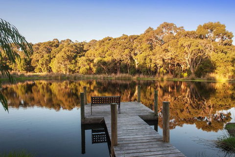 Acacia Chalets - Australia Shopping 7