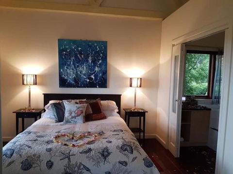 Outlook Hill Vineyard Cottages - Accommodation Australia 5