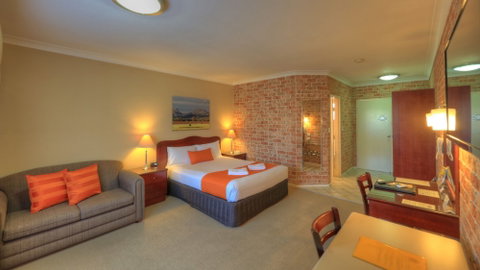 Endeavour Court Motor Inn - Accommodation Australia 1