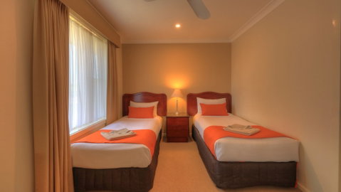 Endeavour Court Motor Inn - Accommodation Australia 0