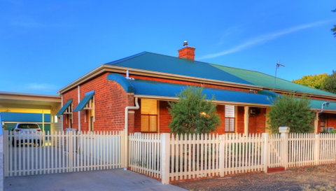 Endeavour Court Motor Inn - Accommodation Australia 6