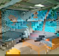 Ozzie Pozzie Backpackers - YHA - Australia Shopping