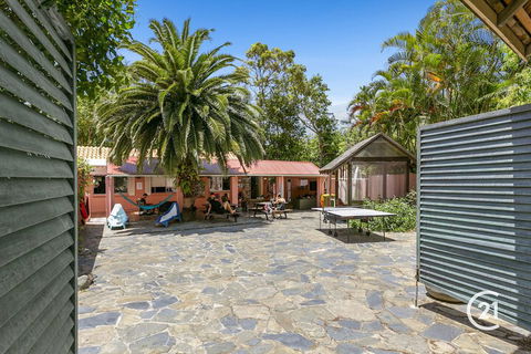 Dolphins Beach House - Accommodation Australia 3