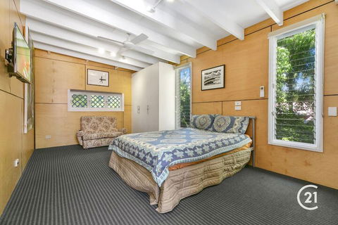 Dolphins Beach House - Accommodation Australia 4