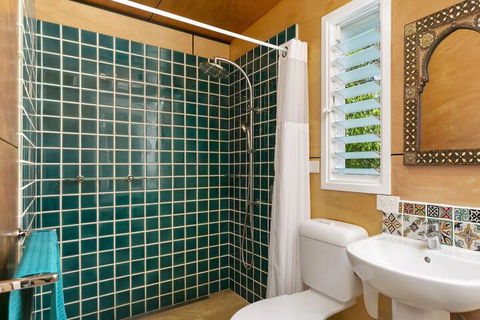 Dolphins Beach House - Accommodation Australia 6