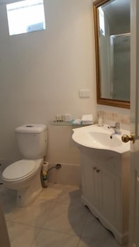 Anchorage Guest House - Bed n Breakfasts 5