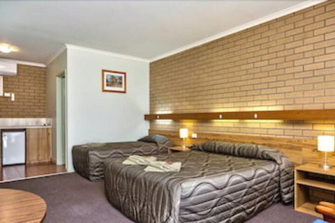 Holbrook Town Centre Motor Inn - Accommodation Australia 7