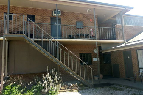 Holbrook Town Centre Motor Inn - Accommodation Australia 4
