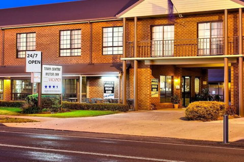 Holbrook Town Centre Motor Inn - Accommodation Australia 2