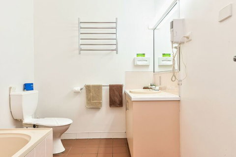 Holbrook Town Centre Motor Inn - Accommodation Australia 6