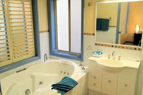 Al Mare Beachfront Retreat - Accommodation Australia 5