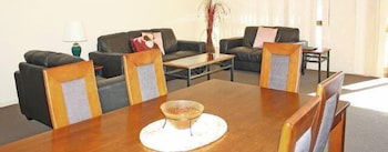 Aquarius Resort Holiday Apartments - Australia Shopping 3