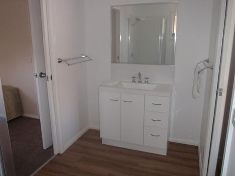 Ashleigh Court Motor Inn - Australia Shopping 5