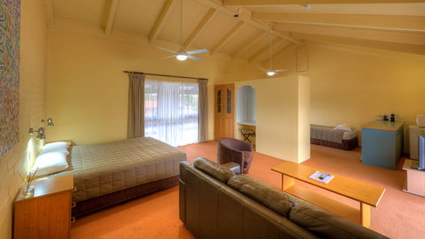 Motel Meneres - Accommodation Australia 6