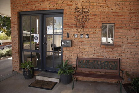 Bega Downs Motor Inn - Bed n Breakfasts 6