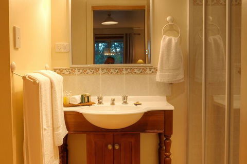 Accommodation Creek Cottages - Australia Shopping 5