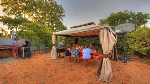 Shearing Shed Motor Inn - Accommodation Australia 0