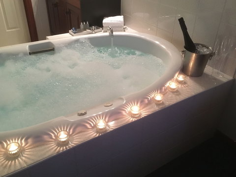 Wine And Roses B&B - Accommodation Australia 6