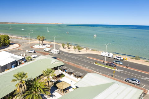 Shark Bay Seafront Apartments - Bed n Breakfasts 2