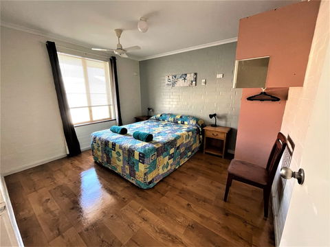 Shark Bay Seafront Apartments - Bed n Breakfasts 5