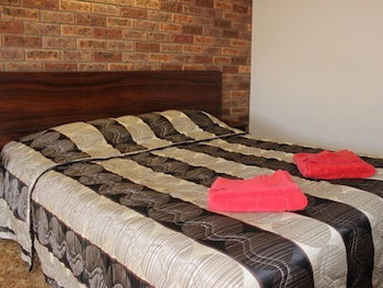 Woomargama Village Hotel Motel - Accommodation Australia 5