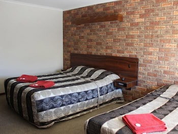 Woomargama Village Hotel Motel - Accommodation Australia 1