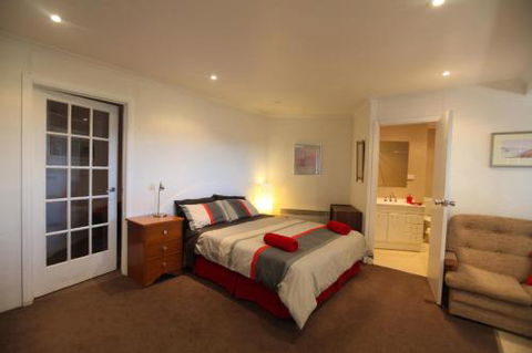 Northgate House Apartment - Local Tourism 4