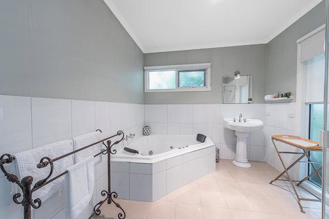 Amelina Cottages - Australia Shopping 2